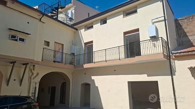 Appartamento su due livelli con box e posto auto