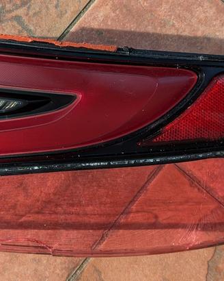 fanale posterior dx giulia 2016 lente rotta led ok