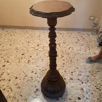 Colonnina in legno scolpito