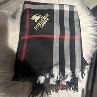 Sciarpa Burberry nera con ricamo nuova unisex