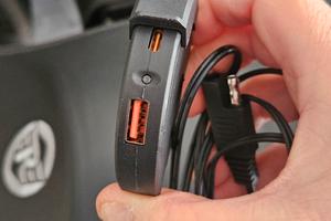 Carica cellulare per moto