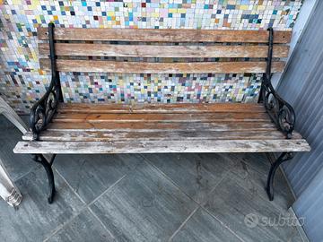 Panchina in legno e ferro battuto