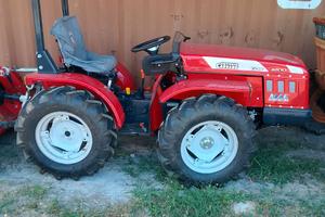 Trattore agricolo