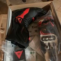 Stivali e guanti dainese