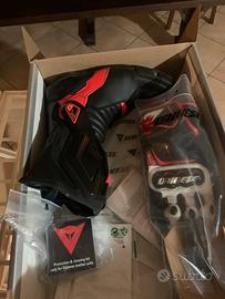 Stivali e guanti dainese