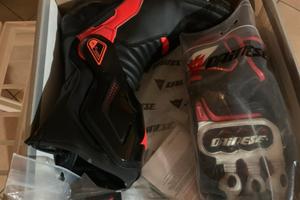 Stivali e guanti dainese