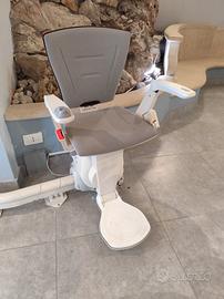 Sedia mobile montascale con rotaia