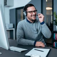 Docente insegna informatica in DAD