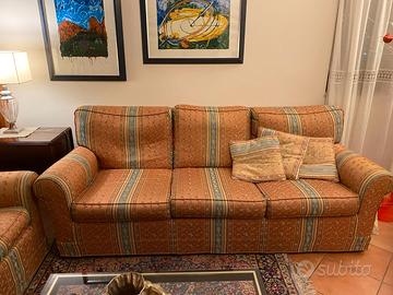 SI CEDONO DUE DIVANI