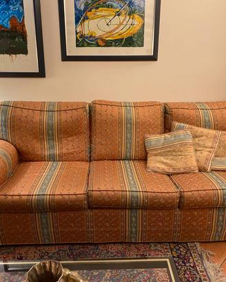 SI CEDONO DUE DIVANI