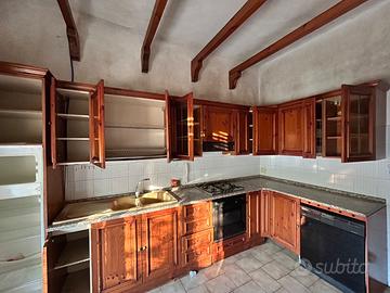 Cucina in legno massello 
