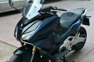 Honda forza 750 dct