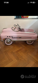 Macchina vintage a pedali 