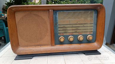 Radio d'epoca a valvole in legno