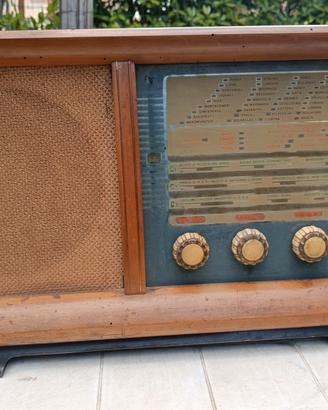 Radio d'epoca a valvole in legno