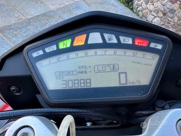 Hypermotard 821