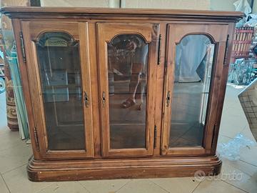 vetrinetta/credenza bassa in legno di noce