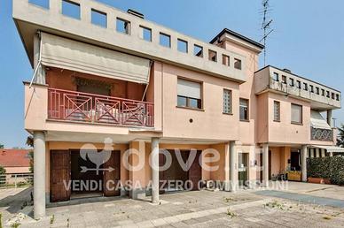 Appartamento di 150 m² con 4 locali e box auto a R