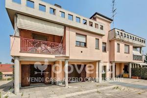 Appartamento di 150 m² con 4 locali e box auto a R