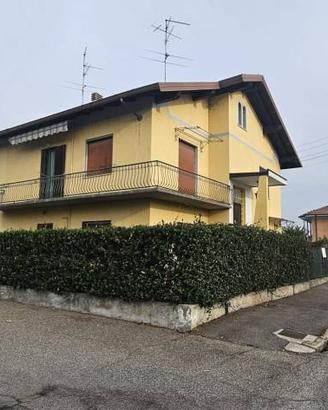 Villa di 240 m² con più di 5 locali e box auto dop