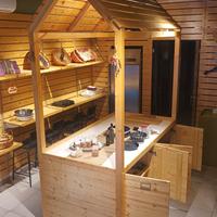 
Espositore a capanna in legno abete