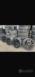 Si vede cerchi e gomme  225/45ZR19 96W Renault