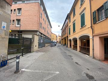 Monolocale con bagno - No residenza C/2