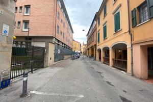 Monolocale con bagno - No residenza C/2