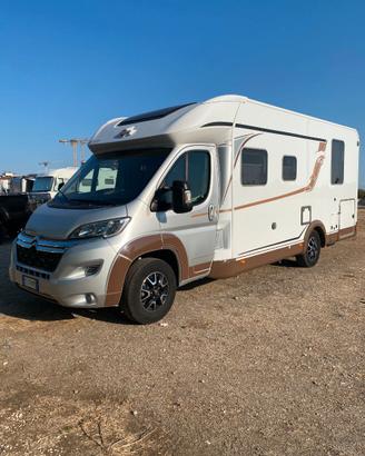 semi integrale Burstner Delphin 736 Top Line