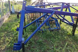 Braccio sollevatore per trattore