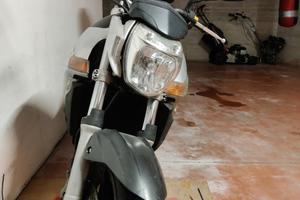 Suzuki GSR 600 anno 2005