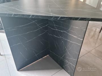 Tavolo effetto marmo nero