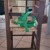 Seggiolone in legno per bambini