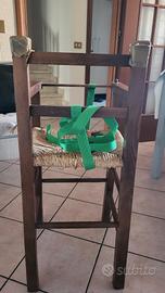 Seggiolone in legno per bambini