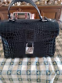 Borsa finto coccodrillo lucido in ecopelle. 