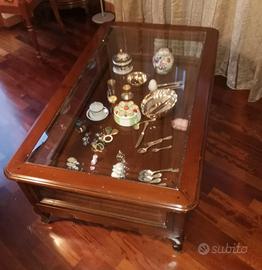 Tavolino pregiato in ciliegio massello da salotto 