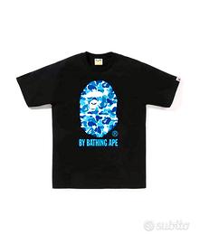 T-shirt nera streetwear con stampa