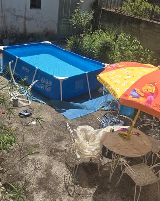 piscina con motore telo copertura e il telo sotto