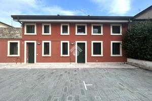 2 LOCALI A ISOLA DELLA SCALA