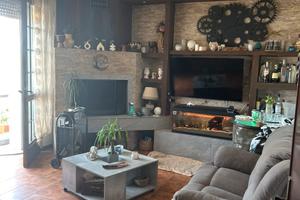 Casa singola con scoperto e magazzino