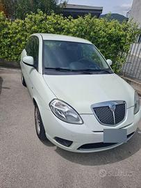Lancia y