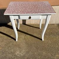 Console con piano in mosaico