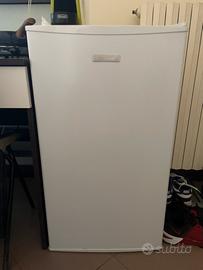 Frigorifero piccolo con mini freezer