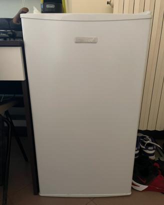 Frigorifero piccolo con mini freezer