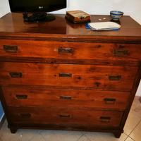Cassettone antico in noce