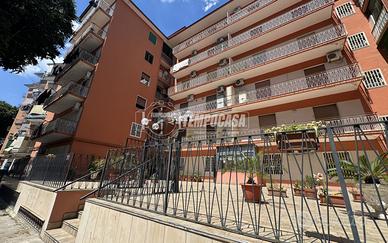 Appartamento di 2 vani e accessori, Napoli