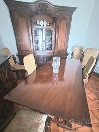 Tavolo, sei poltrone e  credenza stile classico