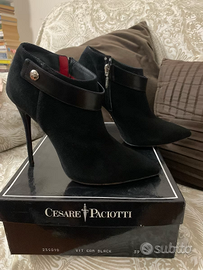 Cesare Paciotti Tronchetti in camoscio nero Tg. 39