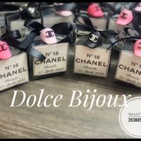 Bomboniera ragazzo cappellini .chanel. 18 anni