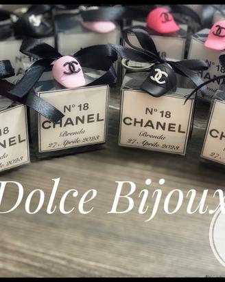 Bomboniera ragazzo cappellini .chanel. 18 anni